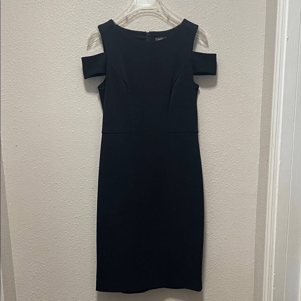 Vince Camuto Women Black
Dress Size 4